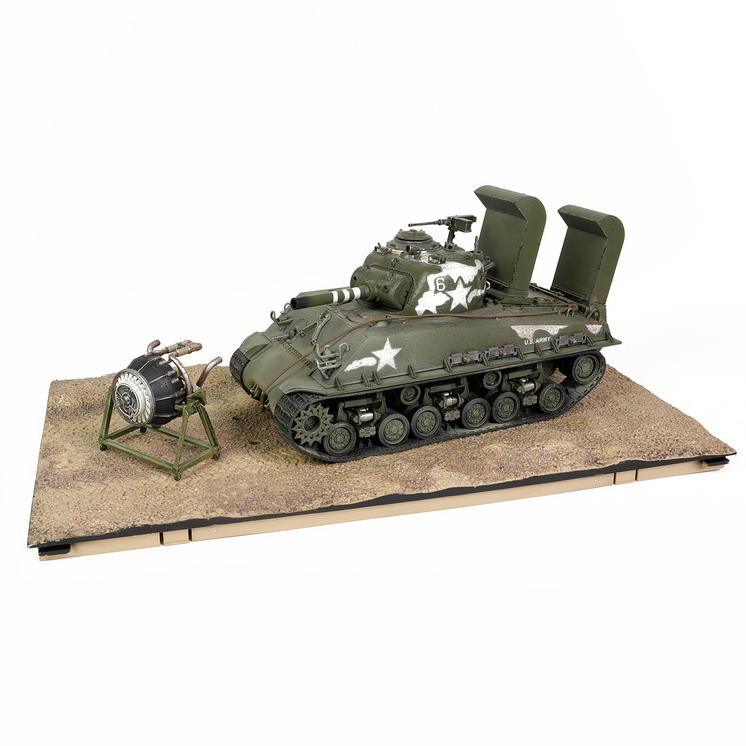 Sherman M4 105 US Medium Tank 711th Bataillon Japan 1945 - 1:32